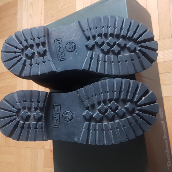 Kids gently used black timberland boot - Picture 5 of 5